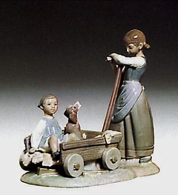 LLADRÓ Girl with Wheelbarrow Matte Finish