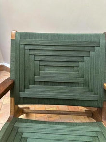 XDGBNH Outdoor Wooden Folding Chair, Green Textilene Sling Seat Armchair, Rustic Patio Lounge Chair for Garden Balcony Backyard Poolside, Weather-Resistant Design