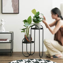 Simple Plant Stand Indoor Outdoor Flower Rack 2 Tier Metal Plant Shelf For Plants Multiple Flowerpot Holder Potted Rustproof Iron Flower Stand Practical Plant Display Rack For Corner Living Roo