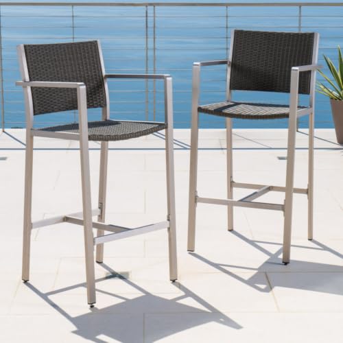 Homyee Stylish Outdoor Bar Height Pub Chairs w/Sturdy Metal Frame & Footrest for Poolside, Contemporary Aluminum Patio Bar Stools w/PE Rattan Back & Seat for Garden, Deck, Porch, Set of 2