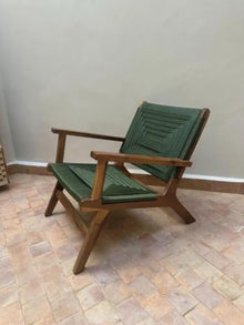 XDGBNH Outdoor Wooden Folding Chair, Green Textilene Sling Seat Armchair, Rustic Patio Lounge Chair for Garden Balcony Backyard Poolside, Weather-Resistant Design