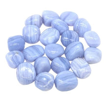 Outdoor Decorative Stones Natural Tumbled Stone Healing Crystals Malachite Amazonite Chiastolite Specimen Energy Mineral Tank Aquarium Garden Home Decor Rocks for Planters(Blue Lace Agate,1000g)