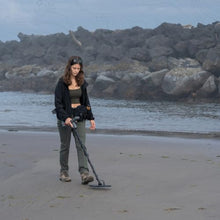 MINELAB Vanquish 460 Fully-Automatic Lightweight Waterproof Metal Detector with Multi-IQ Technology, Includes V10X 10" Double-D Coil and Wired Headphones