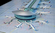 Daron Gemini Jets Airport Terminal 1:400 Double Rotunda 22 Gates Multicolour