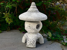OLOMA Solar pagoda garden statue Concrete Asian pagoda decoration Japanese pagoda lantern figure Outdoor Zen garden pagoda Lawn light lantern art Asian decor Large pagoda for chinese garden