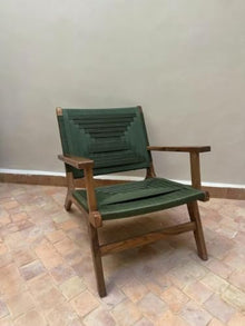 XDGBNH Outdoor Wooden Folding Chair, Green Textilene Sling Seat Armchair, Rustic Patio Lounge Chair for Garden Balcony Backyard Poolside, Weather-Resistant Design
