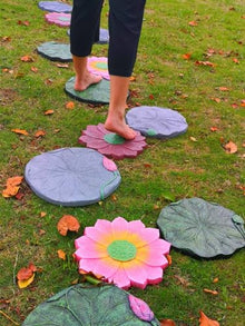 Resin Stepping Garden Stones 31cm Dia, Three-Dimensional Stepping Stone for Outdoor Walkway, Painted Decorative Stones Small, Landscaping Foot Stone