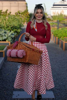 4 Person Handmade Wicker Picnic Basket Set Gingham Design with Insulated Compartment and water-resistant Blanket - Kahve rengi ve kırmızı