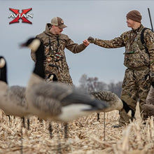 Avian-X AXP Honkers Canada Goose Decoy Pack with Flocked Heads and Realistic Paint, 4 Feeders + 2 Walkers
