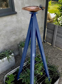Modern Birdbath with Obelisk Trellis (Azul, Large)