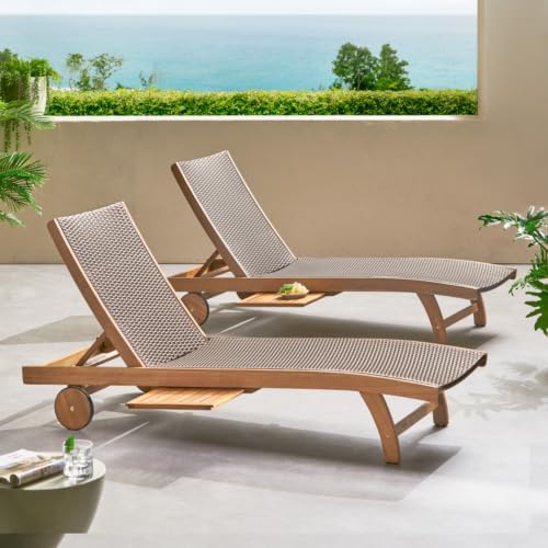 Homyee Premium Brown Patio Chaise Lounge w/Sturdy Acacia Wood Frame & PE Wicker Seat for Poolside, All Weather Outdoor Sunbed Lounge Chair w/Pull Out Side Tray and Wheels for Garden, Deck, Set of 2