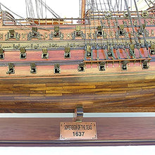 Old Modern Handicrafts HMS Sovereign of The Seas XL Model with Display Case Multicolor