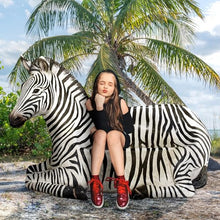 Design Toscano African Striped Zebra Photo-Op Sculptural Bench 68 Inch Black/White
