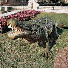 Design Toscano The Gargantuan Garden Gator Statue Full Color